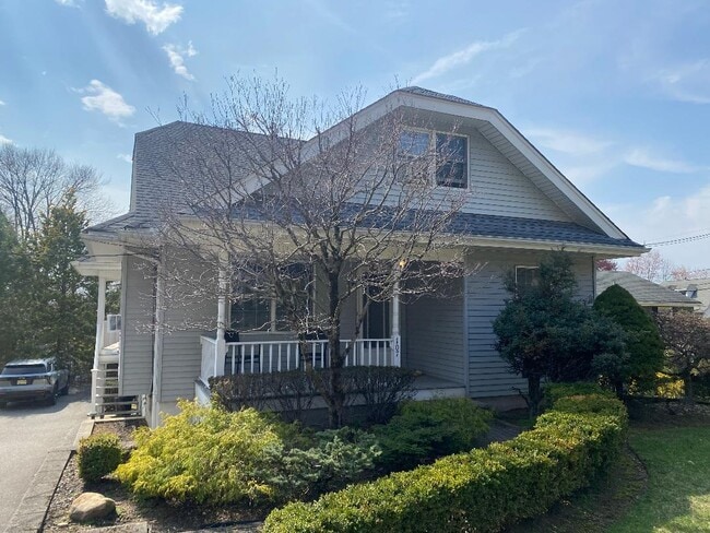 Foto del edificio - 107 Garside Ave