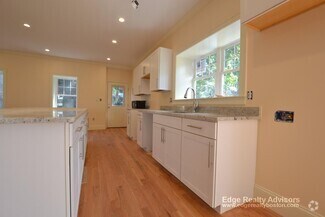 Building Photo - 43 Matchett St