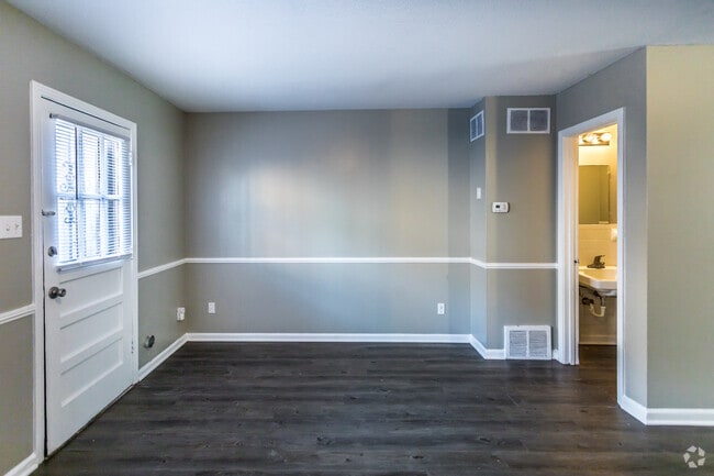 2 BR, 1,5 BA - 1194SF - Faronia Square