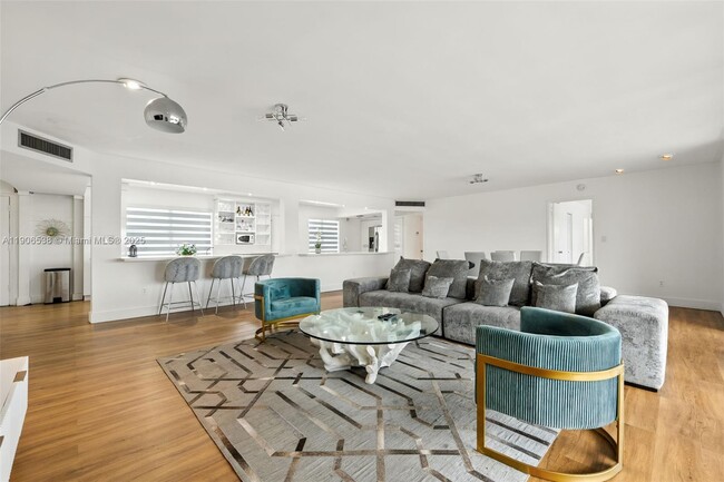 Foto del edificio - 1350 NE 191st St