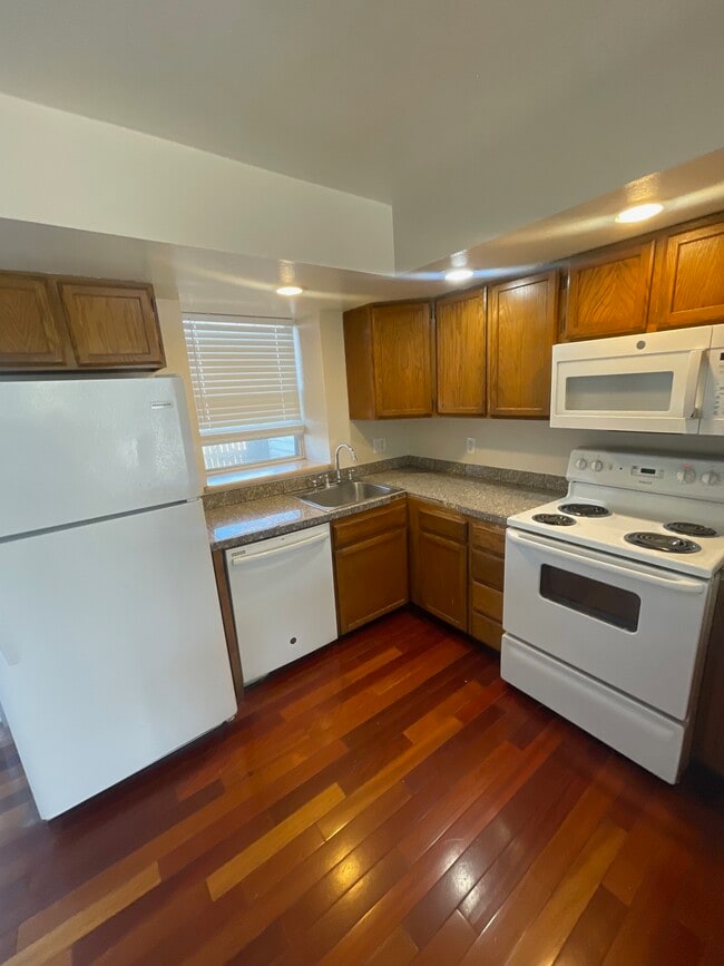 Building Photo - 953 S Pitkin Ct