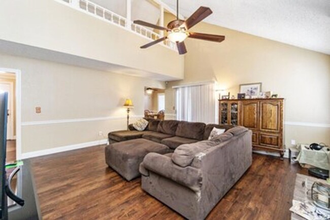 Foto del edificio - 3 Bedroom 2 Bathroom for Rent $2,400