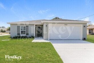 Building Photo - 1992 SW Sunglow St