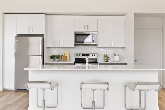 Building Photo - Lincoln Landing