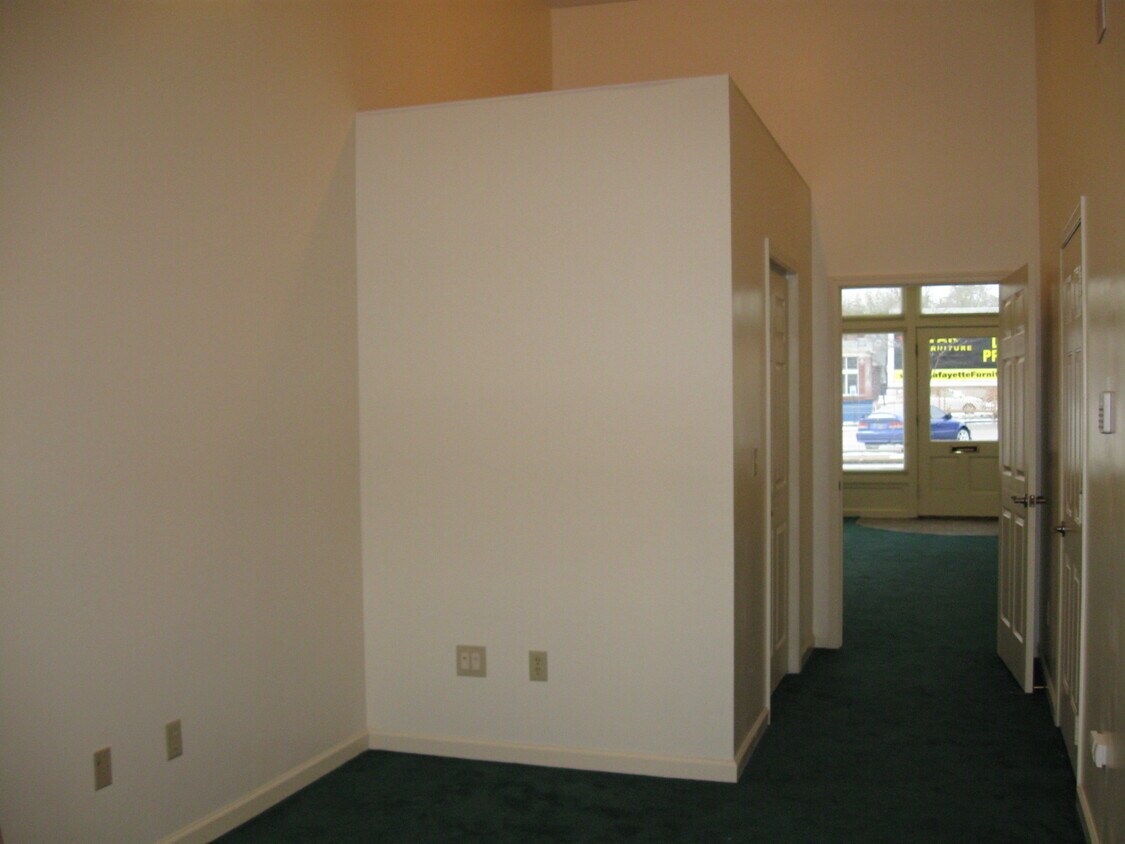 Primary Photo - 210 N 9th St