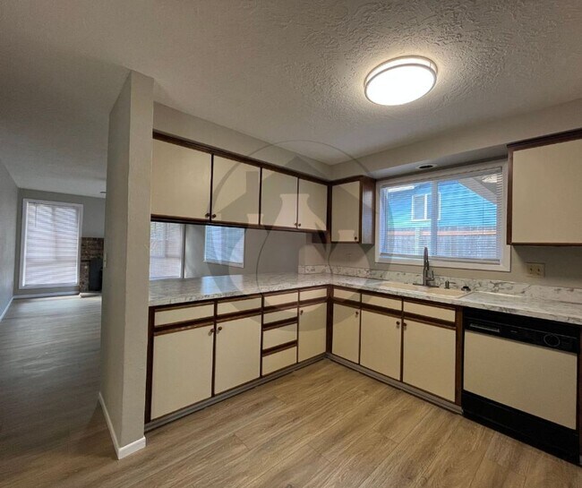 Foto del edificio - Single Level House-S Salem. Ready to Move in!!!