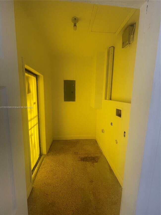 Foto del edificio - 1401 NW 198th St