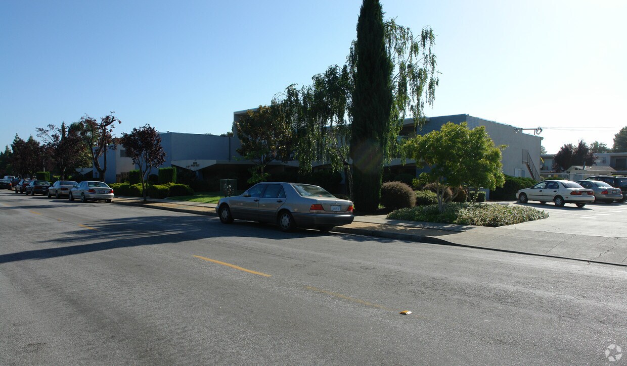 Primary Photo - Riviera Apartments East & West