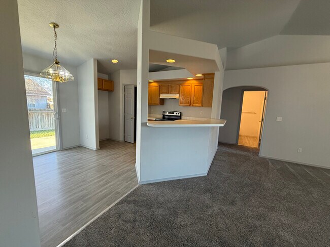 Foto del edificio - 607 Meadowbrook Dr