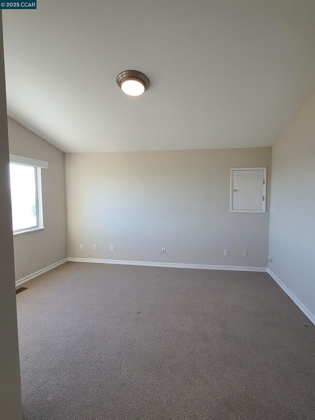 Building Photo - 34 Shorewood Ct