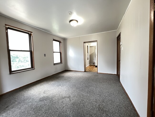 Building Photo - 695 Hill St