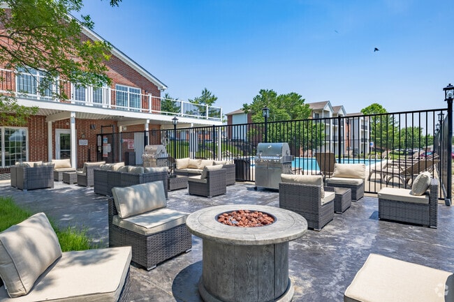 Grill / Fireplace - Bridgewater Crossing