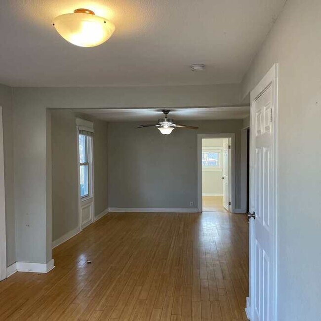 Building Photo - 3 Bed & 1 Bath House in Englewood / Available soon!