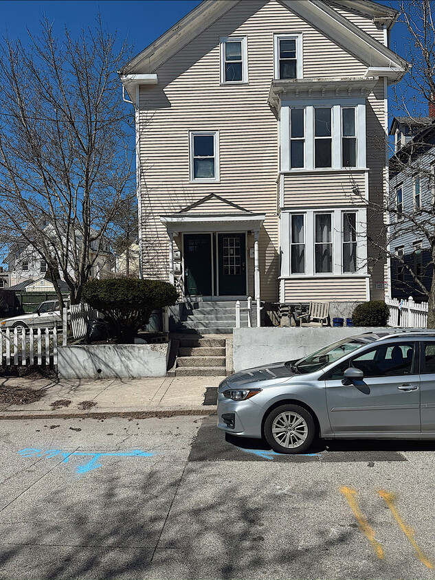 Primary Photo - 111 Ring St