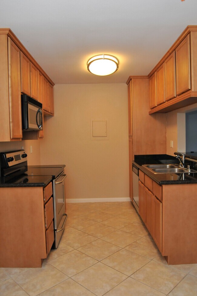 Building Photo - 1345 Cabrillo Park Dr