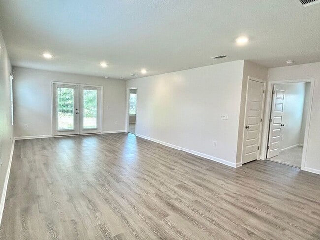 Building Photo - 5386 Peach Dr