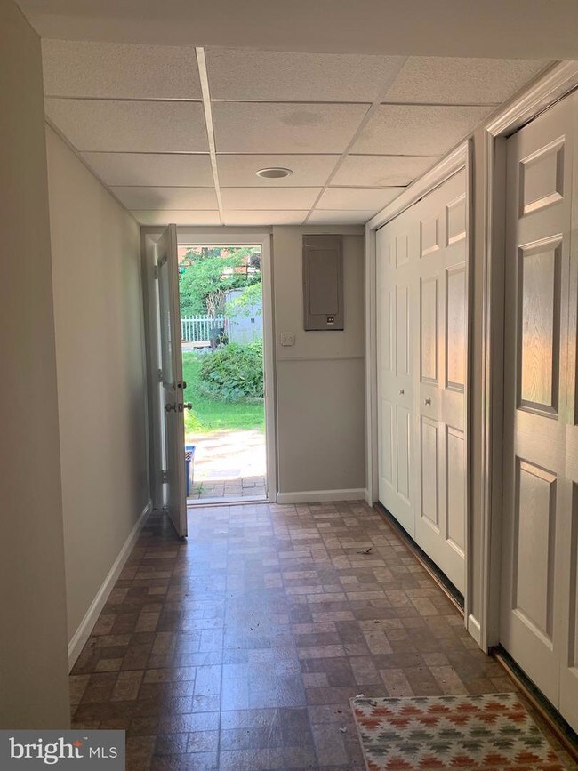 Building Photo - 8527 Kentford Dr