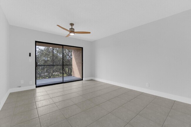 Foto del edificio - 200 Jacaranda Country Club Dr