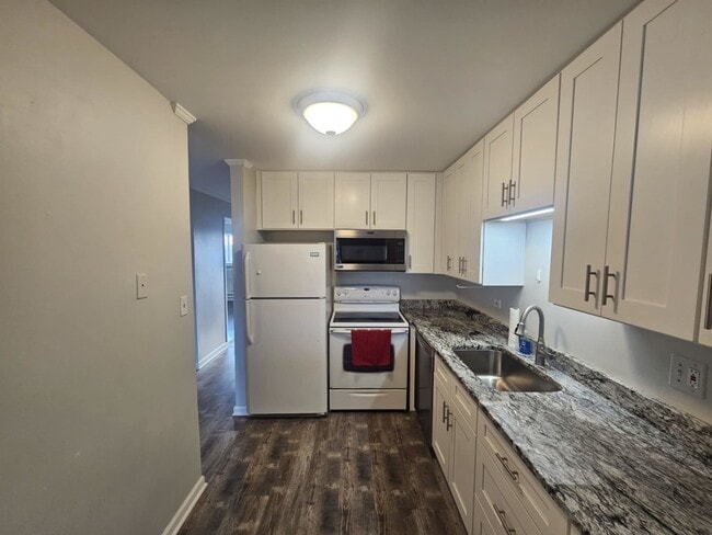 Building Photo - 4208 Bonhill Dr