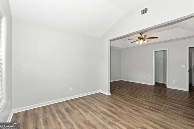 Foto del edificio - 8648 Thomas Ln