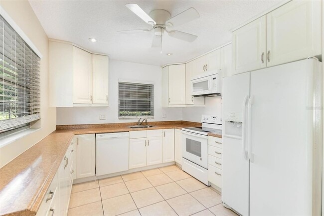 Building Photo - 823 Field St