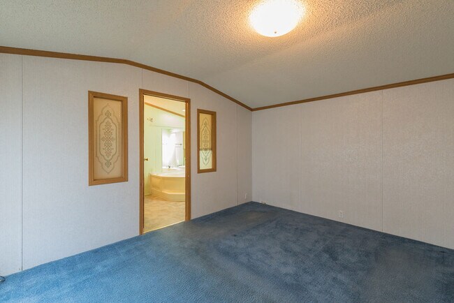 Building Photo - 443 Valley View Ln