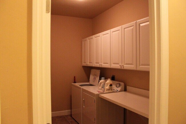 Building Photo - Beautiful Home in Longleaf!