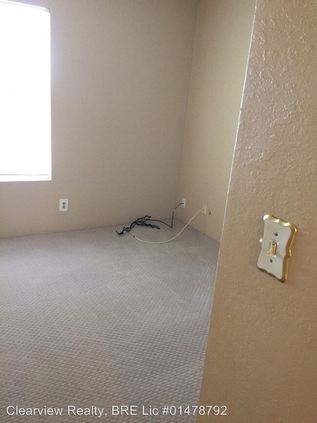 Building Photo - 5317 Ridgeview Cir