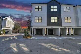 Building Photo - 2006 Laverne Willow Ln