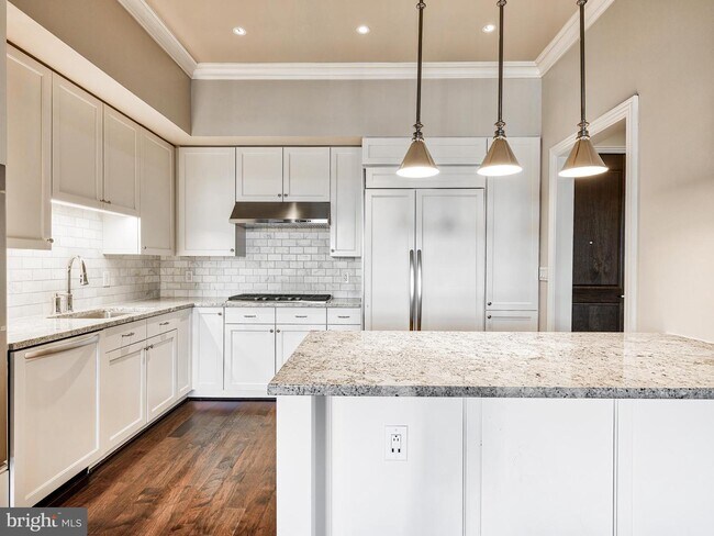 Foto del edificio - 2700 Woodley Rd NW