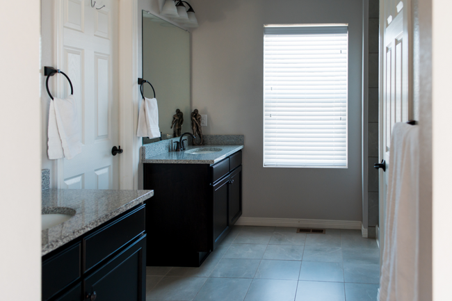 Master Bathroom - 4778 Kittredge St