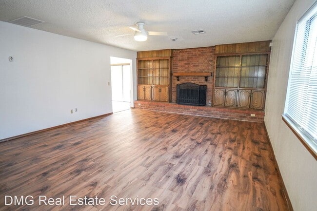 Building Photo - 3 br, 2 bath House - 1000 NE 17th St.