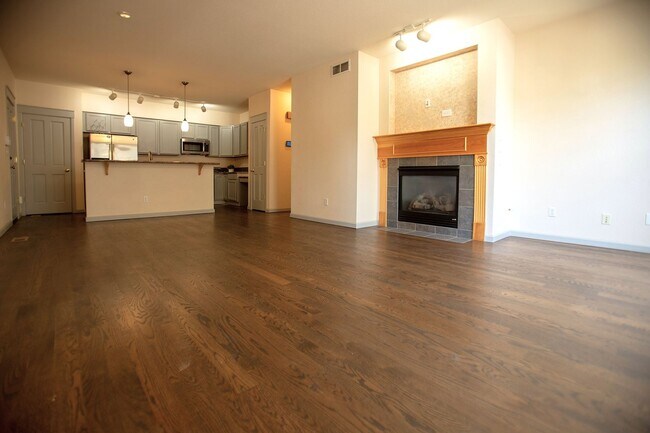 Building Photo - 2 bed/2 bath Sloans Lake Condo