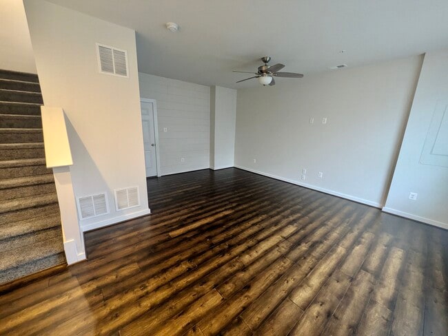 Building Photo - 1121 Lawler Dr