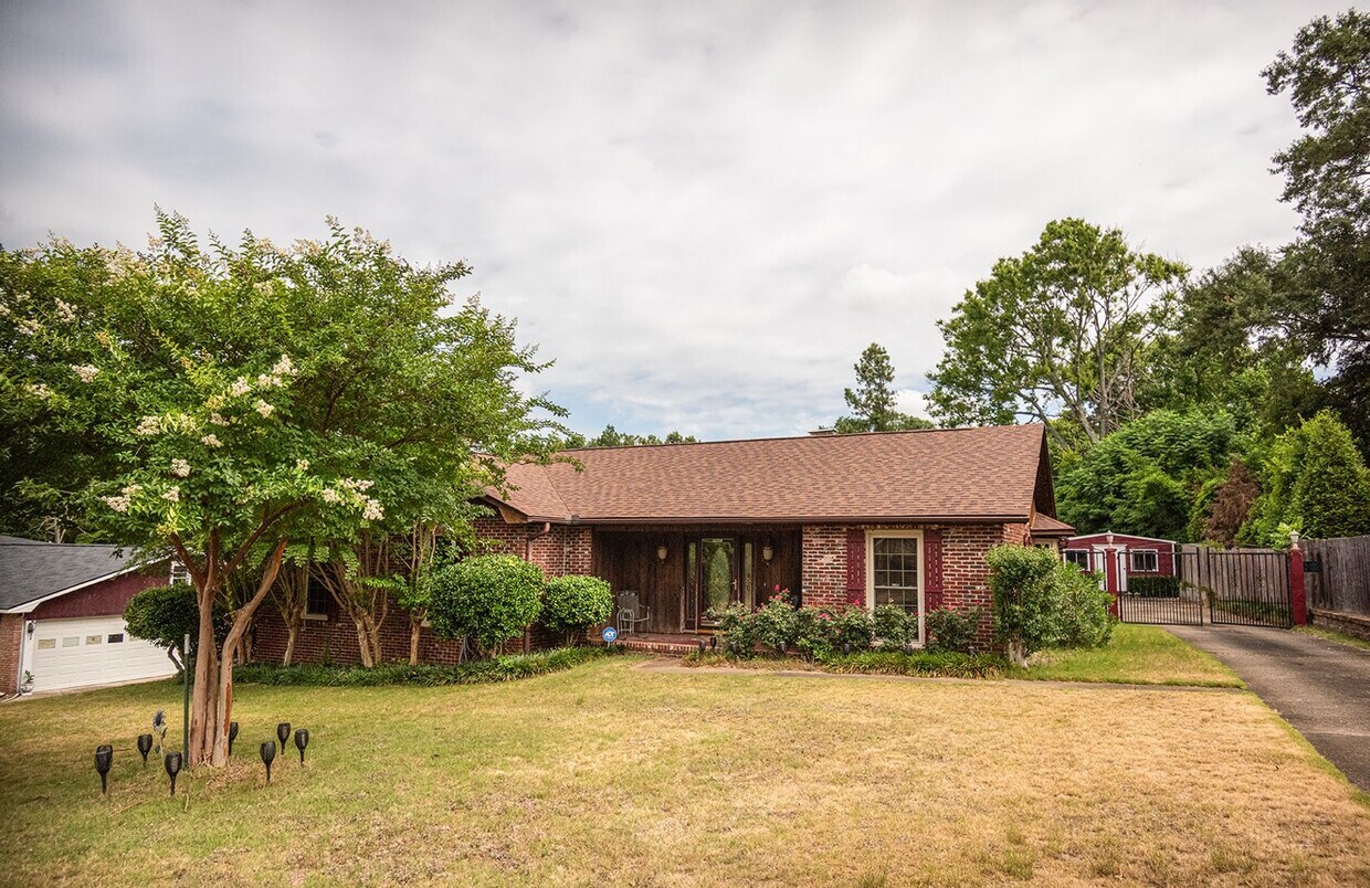 Primary Photo - Beautiful home available today!