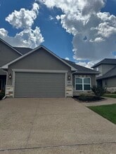 Building Photo - 1749 Dakota Ln