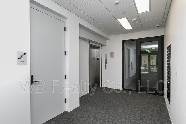 Building Photo - 315 5th St