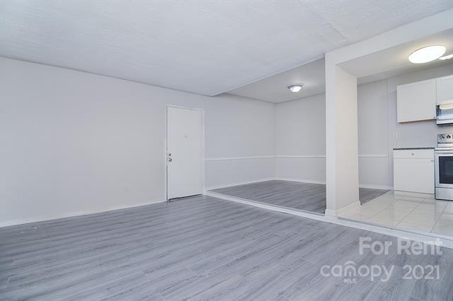 Building Photo - 805 High Meadow Ln