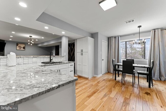 Foto del edificio - 8001 Greenspring Way