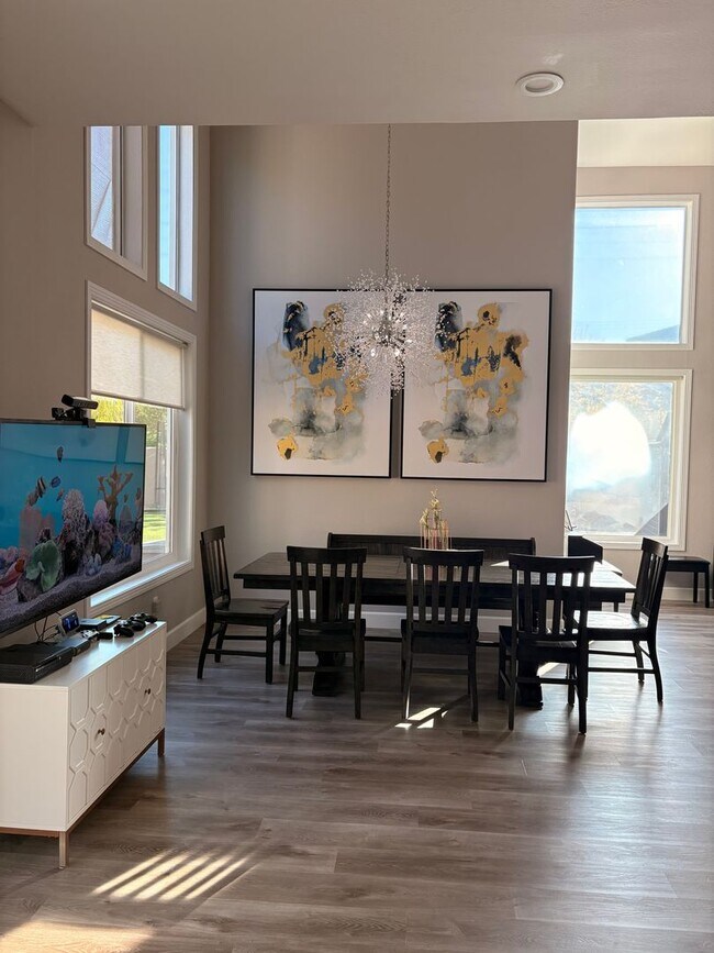 Foto del edificio - Immaculate 3-bedroom home in Scripps Ranch with Solar