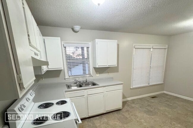 Building Photo - 200 Eppingdale Dr