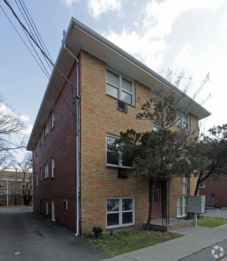 Primary Photo - 828 Grove St