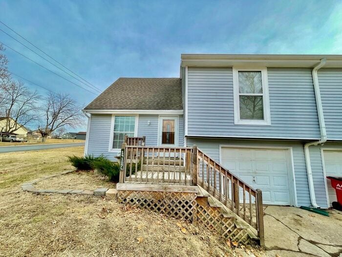 Primary Photo - 3 bedroom, 1 bathroom duplex in Independen...