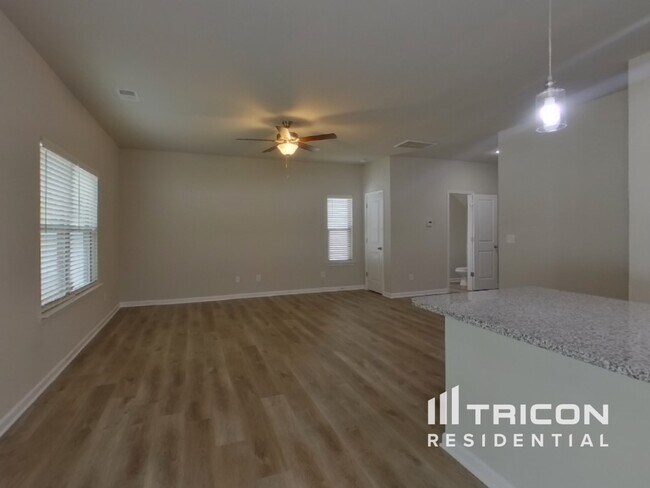 Foto del edificio - 213 Spring Knoll Dr