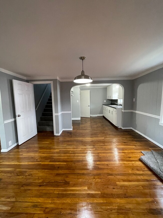 Dining - 2130 Harwine St