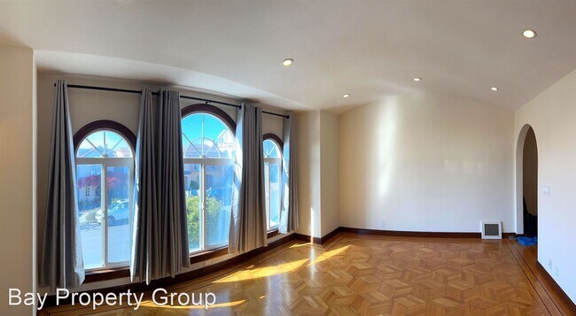 Foto del edificio - 5 br, 3 bath House - 2218 26th Ave.
