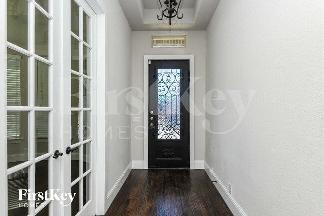 Building Photo - 2404 Cabrillo Ln