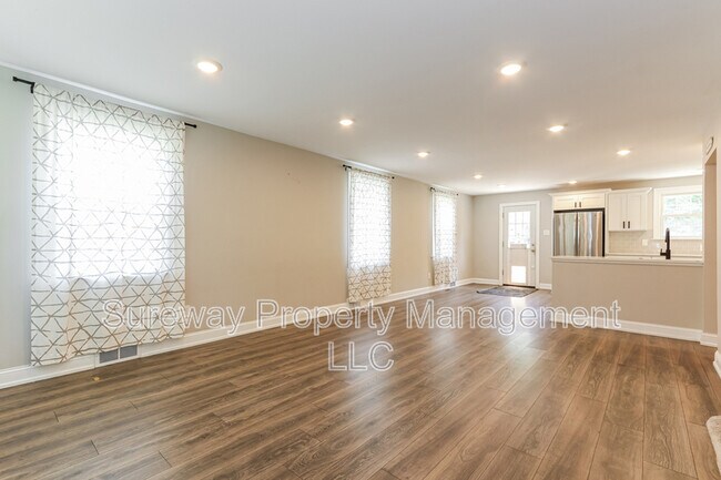 Building Photo - 350 Larchwood Rd