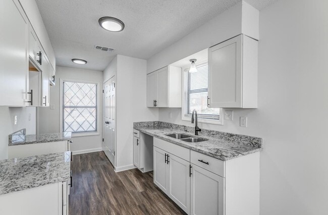 Building Photo - 4325 Water Briar Rd