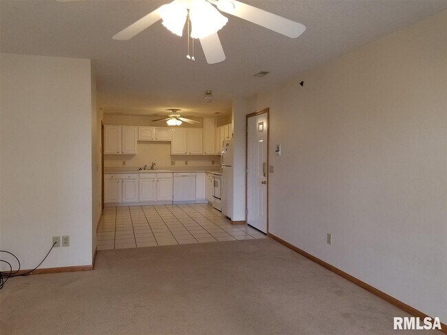 Foto del edificio - 3031 Holiday Ct